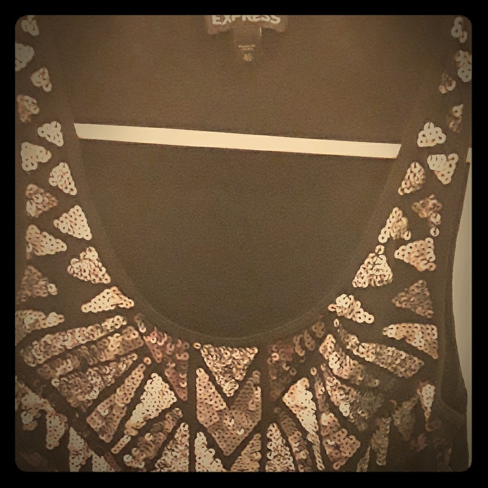Gorgeously detailed tank with sequins